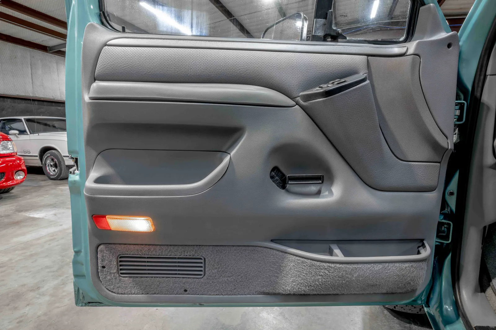  1994-Ford-F150-Calypso Green Dark Tourmaline-A99286-44.jpg